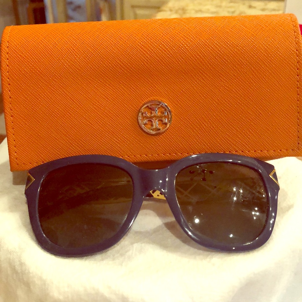 Navy Tory Burch sunglasses - Picture 2 of 4